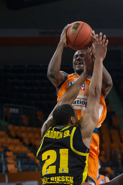 孙颖莎、蒯曼会师WTT新加坡大满贯女单决赛央视新闻客户端.